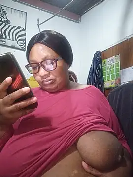 Snapshot of YELLOW_BONE chatting on 07-06-26, 08:33 YELLOW BONE online show from 07-06-26, 08:33