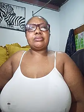 Snapshot of YELLOW_BONE chatting on 07-09-26, 09:19 YELLOW BONE online show from 07-09-26, 09:19