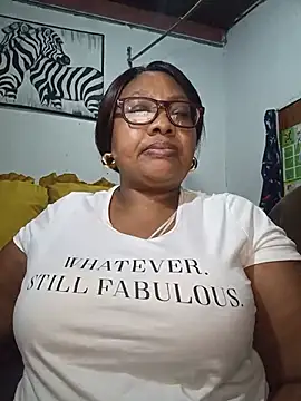 Snapshot of YELLOW_BONE chatting on 07-16-26, 09:32 YELLOW BONE online show from 07-16-26, 09:32