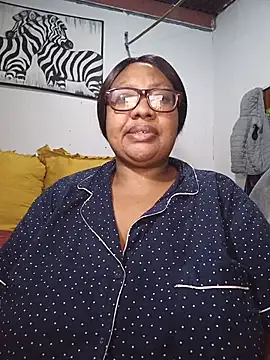 Snapshot of YELLOW_BONE chatting on 07-25-26, 11:13 YELLOW BONE online show from 07-25-26, 11:13