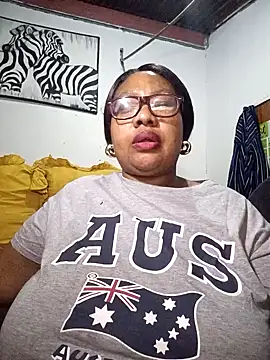 Snapshot of YELLOW_BONE chatting on 07-26-26, 08:27 YELLOW BONE online show from 07-26-26, 08:27