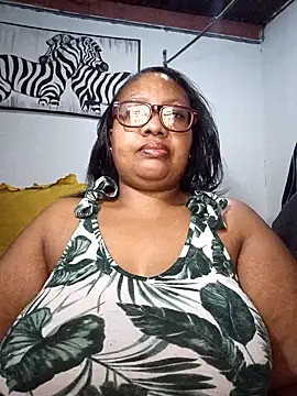 Snapshot of YELLOW_BONE chatting on 07-30-26, 09:14 YELLOW BONE online show from 07-30-26, 09:14
