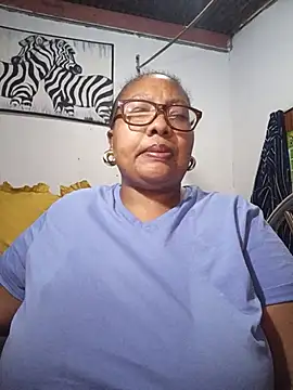 Snapshot of YELLOW_BONE chatting on 08-05-26, 08:55 YELLOW BONE online show from 08-05-26, 08:55