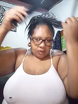 Snapshot of YELLOW_BONE chatting on 08-06-26, 08:44 YELLOW BONE online show from 08-06-26, 08:44