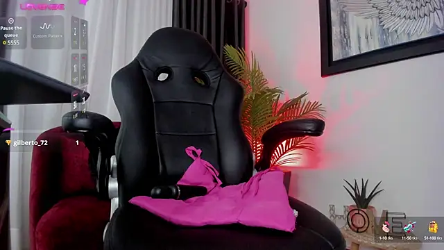 Snapshot of brianahill_ chatting on 03-08-25, 07:53 brianahill online show from 03-08-25, 07:53