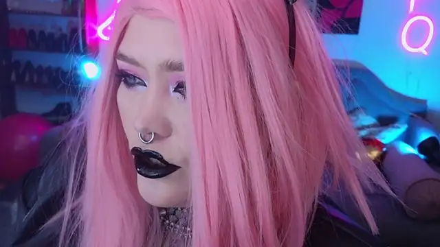 Snapshot of wickedxqueen chatting on 12-14-24, 11:01 wickedxqueen online show from 12-14-24, 11:01