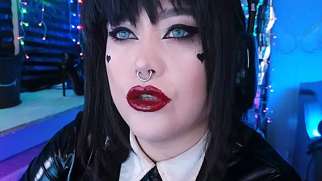 Snapshot of wickedxqueen chatting on 02-28-25, 05:37 wickedxqueen online show from 02-28-25, 05:37