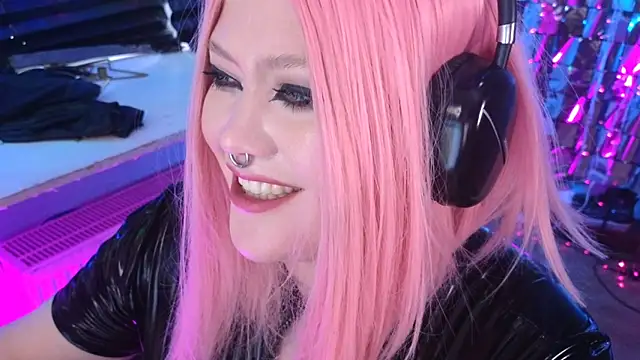 Snapshot of wickedxqueen chatting on 03-03-25, 08:27 wickedxqueen online show from 03-03-25, 08:27