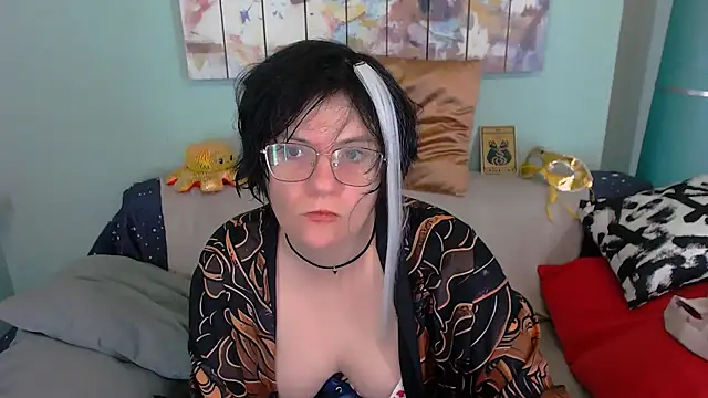 Snapshot of EverlyRays chatting on 10-21-25, 04:41 EverlyRays online show from 10-21-25, 04:41