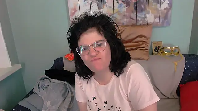 Snapshot of EverlyRays chatting on 10-27-25, 11:47 EverlyRays online show from 10-27-25, 11:47