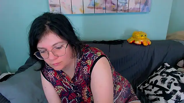 Snapshot of EverlyRays chatting on 05-16-26, 10:47 EverlyRays online show from 05-16-26, 10:47