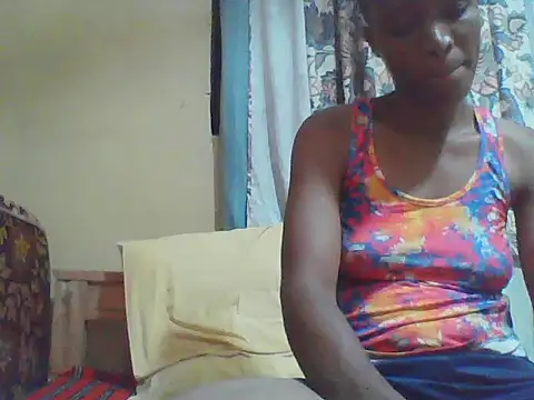 Snapshot of Smillie_prety chatting on 06-13-26, 04:49 Smillie prety online show from 06-13-26, 04:49
