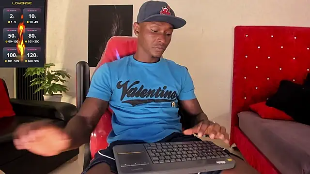 Snapshot of DannSmmith chatting on 02-01-25, 12:37 DannSmmith online show from 02-01-25, 12:37