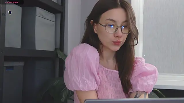 Snapshot of Marie_Diaze chatting on 04-10-26, 11:48 Marie Diaze online show from 04-10-26, 11:48