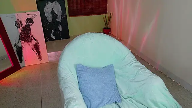 Snapshot of Emma__Blanco chatting on 02-10-26, 07:07 Emma Blanco online show from 02-10-26, 07:07