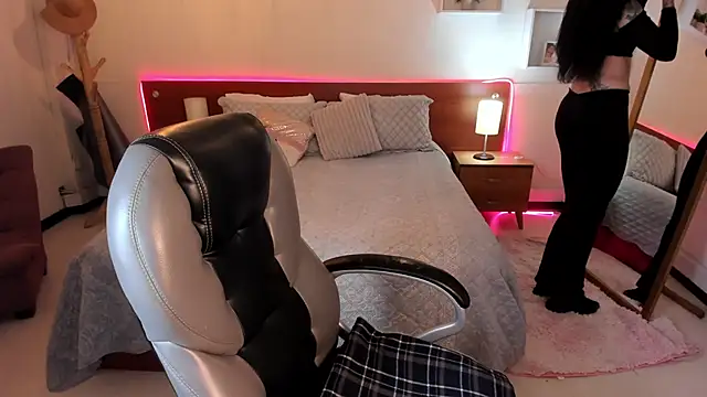 Kristen Garner online show from 12-05-25, 07:54