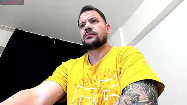 Snapshot of musclemonster31 chatting on 12-15-25, 11:25 musclemonster31 online show from 12-15-25, 11:25