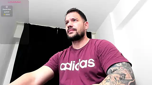 Snapshot of musclemonster31 chatting on 12-20-25, 09:00 musclemonster31 online show from 12-20-25, 09:00