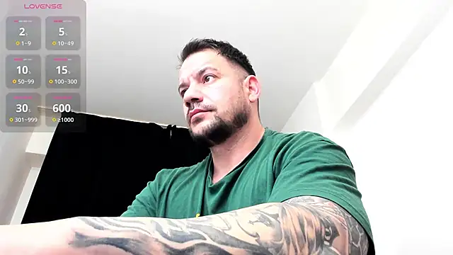 Snapshot of musclemonster31 chatting on 01-15-26, 10:02 musclemonster31 online show from 01-15-26, 10:02