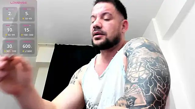 Snapshot of musclemonster31 chatting on 02-24-26, 08:34 musclemonster31 online show from 02-24-26, 08:34