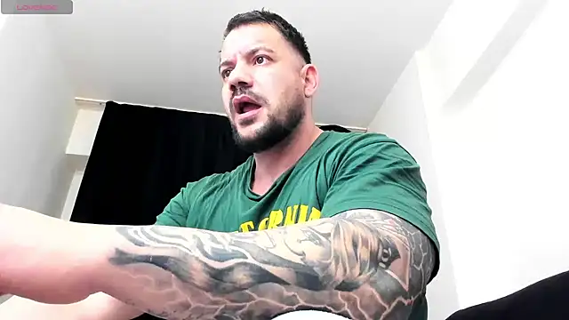 Snapshot of musclemonster31 chatting on 03-06-26, 10:45 musclemonster31 online show from 03-06-26, 10:45