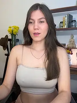 AmelieLaurent  online show from 02-11-25, 07:16