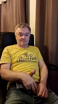Snapshot of MichOxxford chatting on 10-16-25, 12:17 MichOxxford online show from 10-16-25, 12:17