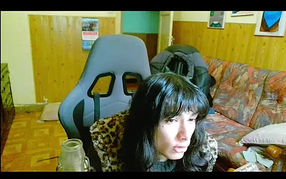 Snapshot of calliemaggotbone chatting on 12-18-25, 02:34 calliemaggotbone online show from 12-18-25, 02:34