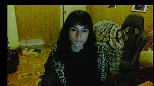 Snapshot of calliemaggotbone chatting on 12-21-25, 02:19 calliemaggotbone online show from 12-21-25, 02:19