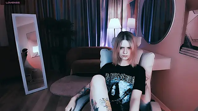 Snapshot of Noah_ElmerX chatting on 03-13-25, 03:50 Noah ElmerX online show from 03-13-25, 03:50