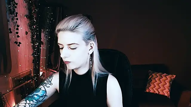 Snapshot of Noah_ElmerX chatting on 10-08-25, 10:29 Noah ElmerX online show from 10-08-25, 10:29