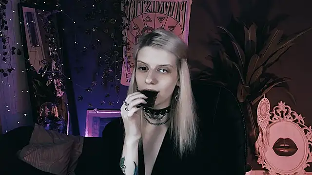 Snapshot of Noah_ElmerX chatting on 11-23-25, 10:09 Noah ElmerX online show from 11-23-25, 10:09