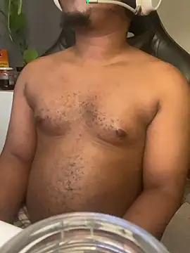 Snapshot of YesTheSexiest chatting on 09-21-25, 04:41 YesTheSexiest online show from 09-21-25, 04:41