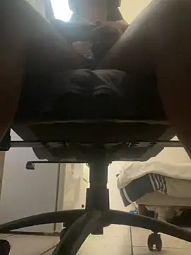 Snapshot of YesTheSexiest chatting on 01-18-26, 12:31 YesTheSexiest online show from 01-18-26, 12:31