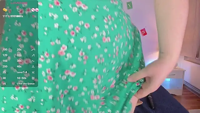 Snapshot of CutieGinger chatting on 01-12-25, 08:14 CutieGinger online show from 01-12-25, 08:14