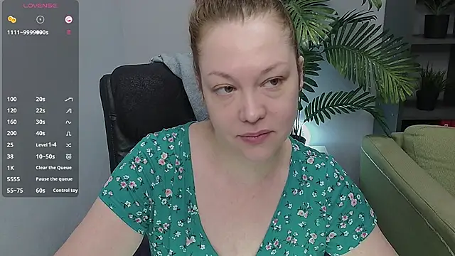 Snapshot of CutieGinger chatting on 10-29-25, 03:25 CutieGinger online show from 10-29-25, 03:25
