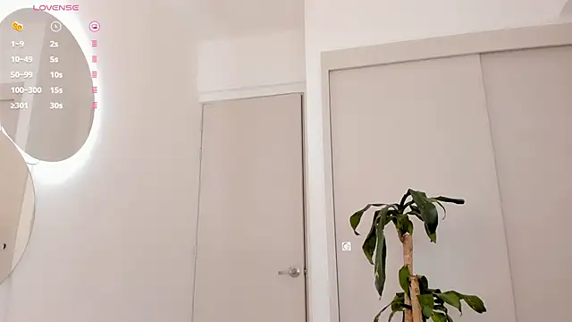 mia yourmommy online show from 01-25-25, 05:40