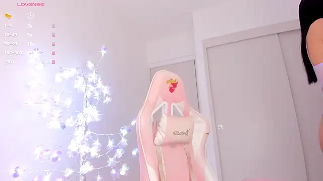 mia yourmommy online show from 12-17-25, 01:00