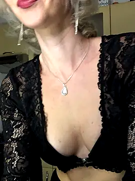 Snapshot of Kristina03 chatting on 11-20-25, 09:36 Kristina03 online show from 11-20-25, 09:36