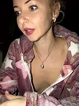 Snapshot of Kristina03 chatting on 12-21-25, 09:33 Kristina03 online show from 12-21-25, 09:33