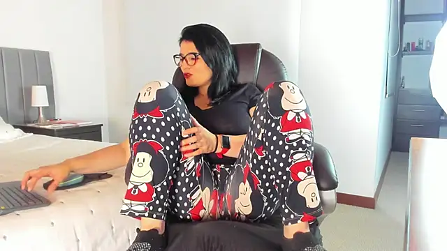 Snapshot of adriana71 chatting on 12-03-25, 03:14 adriana71 online show from 12-03-25, 03:14