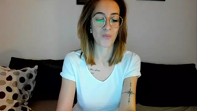 Snapshot of DesireMore90 chatting on 12-17-24, 01:38 DesireMore90 online show from 12-17-24, 01:38