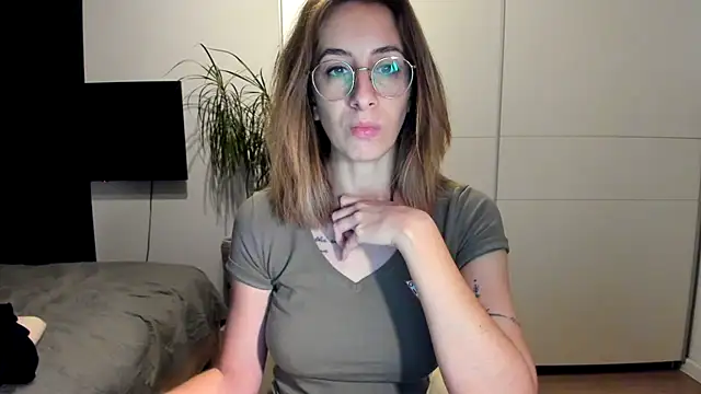 Snapshot of DesireMore90 chatting on 12-18-24, 07:30 DesireMore90 online show from 12-18-24, 07:30