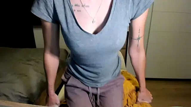 Snapshot of DesireMore90 chatting on 12-27-24, 07:57 DesireMore90 online show from 12-27-24, 07:57