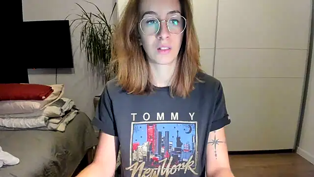 Snapshot of DesireMore90 chatting on 01-05-25, 05:51 DesireMore90 online show from 01-05-25, 05:51