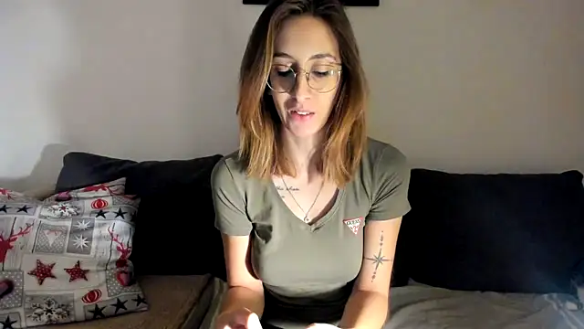 Snapshot of DesireMore90 chatting on 01-13-25, 03:47 DesireMore90 online show from 01-13-25, 03:47