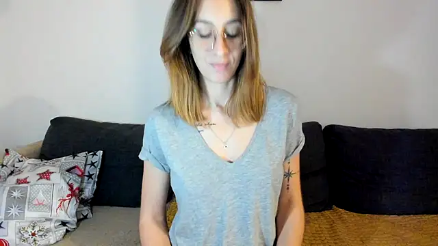 Snapshot of DesireMore90 chatting on 02-05-25, 07:42 DesireMore90 online show from 02-05-25, 07:42