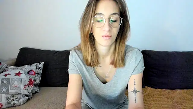 Snapshot of DesireMore90 chatting on 02-06-25, 08:39 DesireMore90 online show from 02-06-25, 08:39