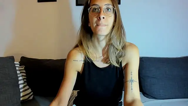 Snapshot of DesireMore90 chatting on 09-10-25, 09:15 DesireMore90 online show from 09-10-25, 09:15