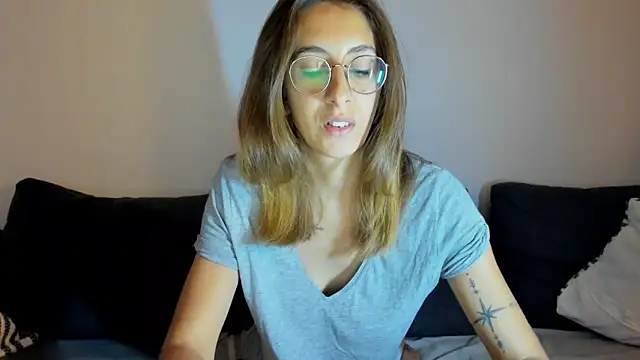 Snapshot of DesireMore90 chatting on 09-17-25, 06:31 DesireMore90 online show from 09-17-25, 06:31